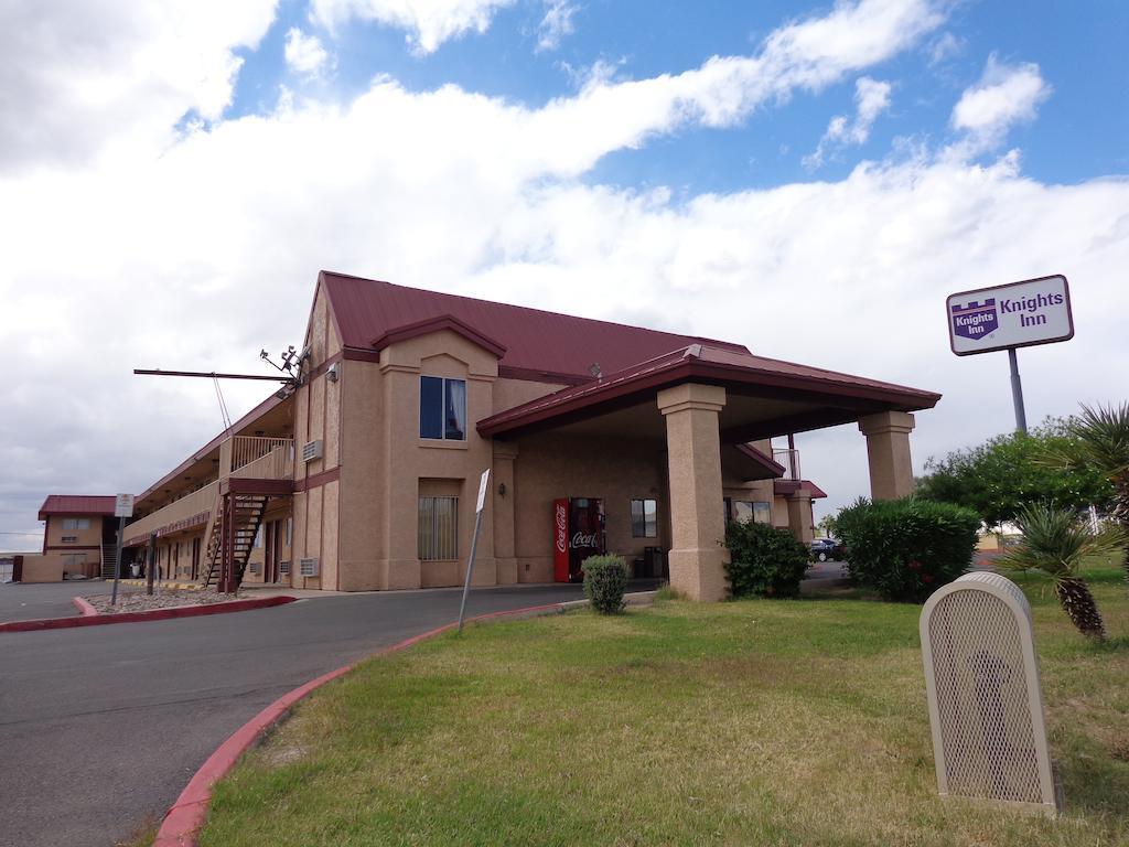 Knights Inn Phoenix At N Black Canyon Hwy Exterior foto